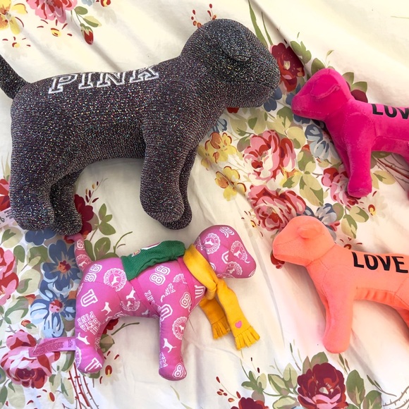 PINK VS COLLECTIBLE ICONIC PLUSH DOG LOT OF 4 - Picture 8 of 8